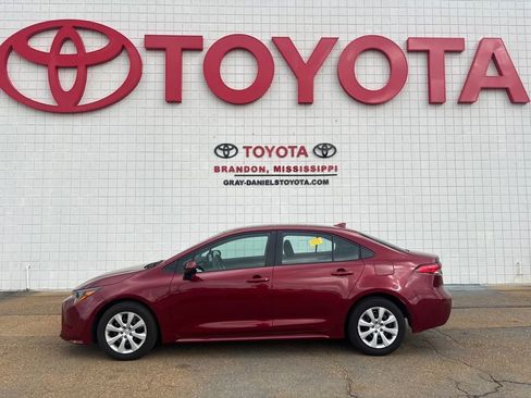 Used 2023 Toyota Corolla LE image 2