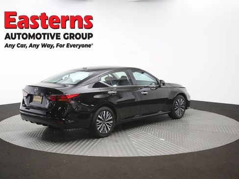 Used 2025 Nissan Altima 2.5 SV FWD image 41
