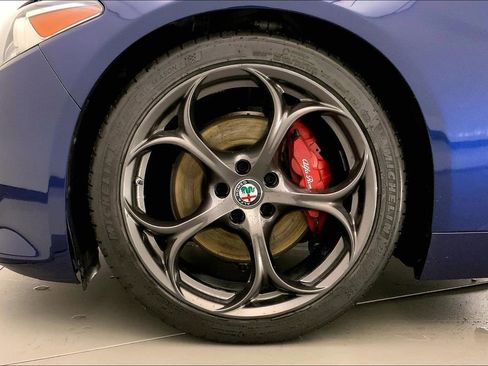 Used 2017 Alfa Romeo Giulia Ti w/ TI 19" Sport Package image 8