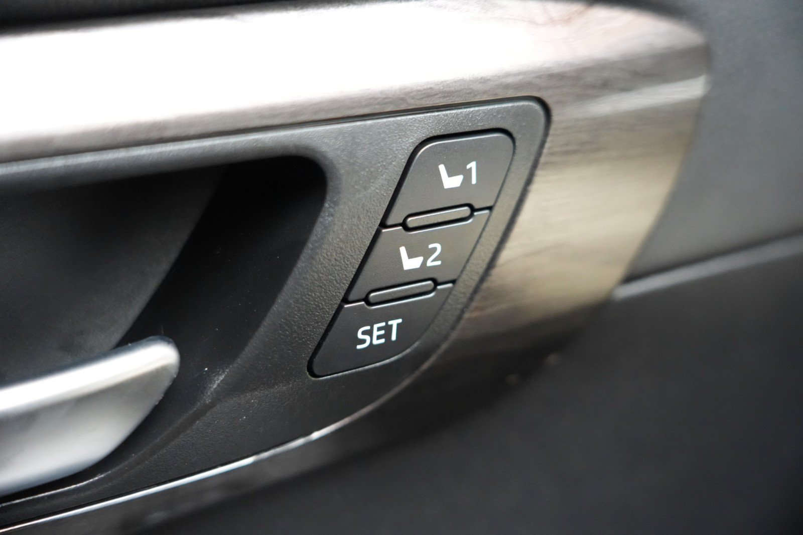 Used 2024 Toyota Highlander Platinum FWD image 18