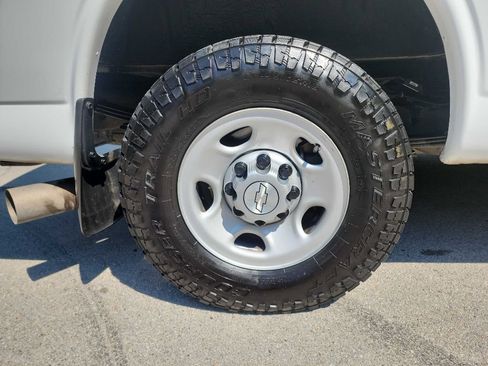 Used 2018 Chevrolet Express 2500 w/ Driver Convenience Package image 10