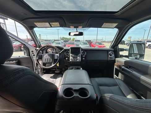 Used 2016 Ford F250 Platinum w/ FX4 Off-Road Package AWD/4WD image 9