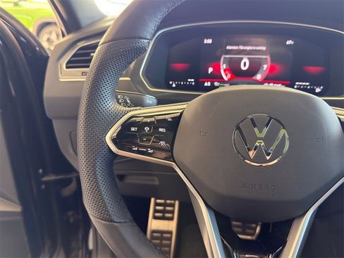 Used 2024 Volkswagen Tiguan SE R-Line image 12