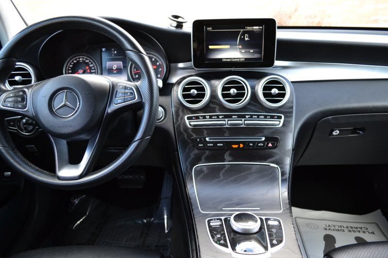 Used 2017 Mercedes-Benz GLC 300 4MATIC Coupe image 21