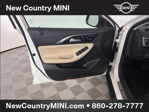 Used 2018 INFINITI QX30 Premium w/ Navigation Package image 12