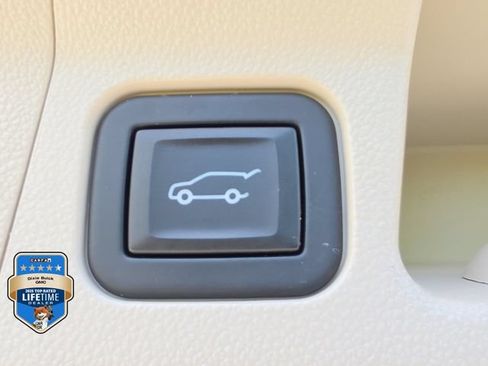 Certified 2023 GMC Acadia Denali w/ Denali Technology Package FWD image 6