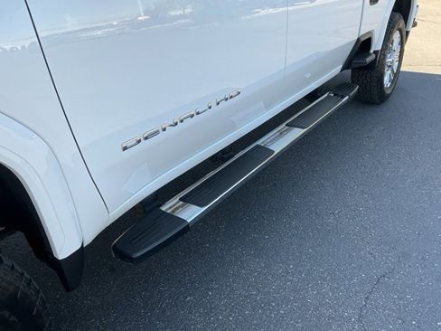 Used 2022 GMC Sierra 2500 Denali image 12