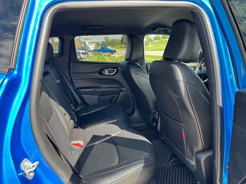 Used 2025 Jeep Compass Trailhawk AWD/4WD image 10