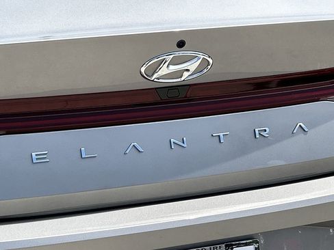 Used 2023 Hyundai Elantra Limited FWD image 7