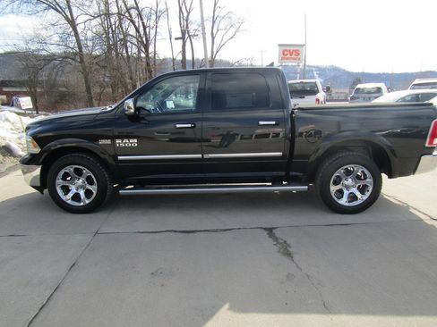 Used 2017 RAM 1500 Laramie w/ Convenience Group image 5