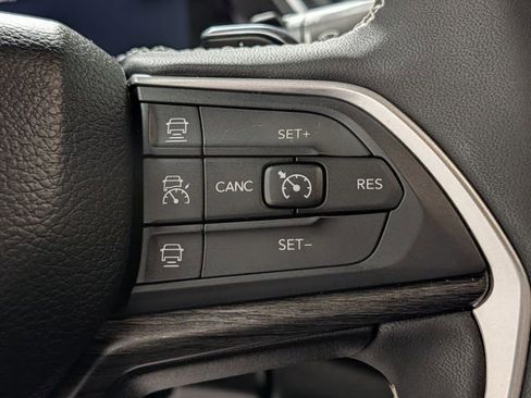 Used 2024 Jeep Grand Cherokee L Limited w/ Black Appearance Package AWD/4WD image 23