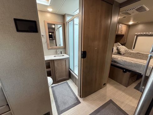 Used 2021 Ford F550 4x4 Regular Cab Super Duty w/ XLT Value Package image 57