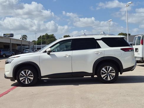 Used 2023 Nissan Pathfinder SL AWD/4WD image 3