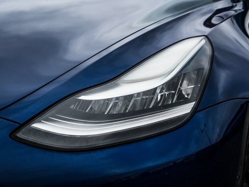 Used 2020 Tesla Model 3 Standard Range Plus RWD image 5