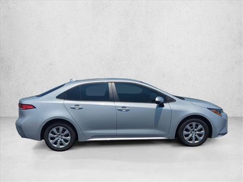 Used 2024 Toyota Corolla LE FWD image 4