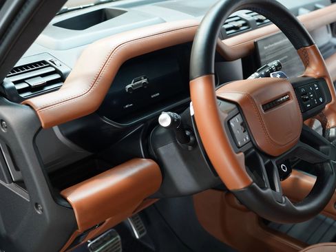 Used 2025 Land Rover Defender 110 image 50