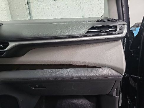 Certified 2023 Toyota Sienna XLE FWD image 41