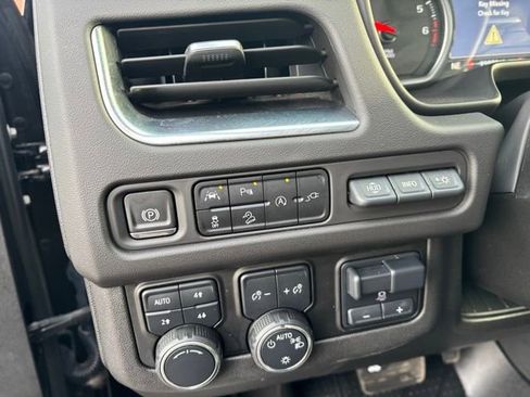 Used 2021 Chevrolet Tahoe Premier w/ Premium Package AWD/4WD image 15