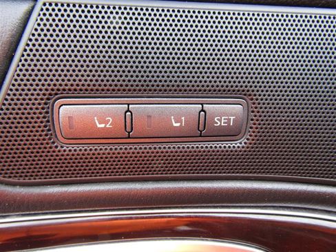 Used 2016 INFINITI Q70 L 3.7 image 10