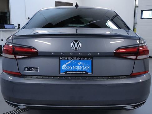 Used 2022 Volkswagen Passat 2.0T FWD image 6