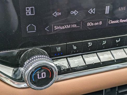 Used 2025 GMC Canyon AT4 w/ Technology Plus Package image 30