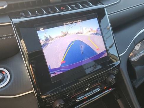 Certified 2024 Jeep Grand Cherokee L Altitude image 16