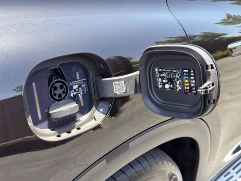 Used 2023 Mercedes-Benz EQS 450+ SUV w/ Exclusive Trim Package image 10