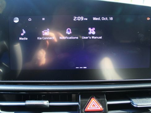 New 2025 Kia Niro EX Touring image 40