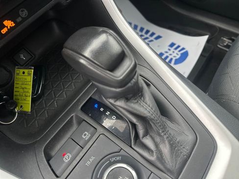 Used 2021 Toyota RAV4 XLE w/ Convenience Package image 26