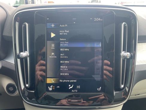 Used 2020 Volvo XC40 T5 Momentum image 38