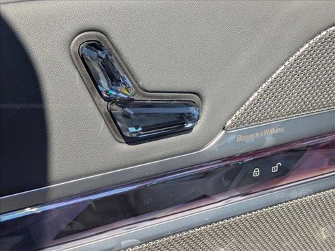 Used 2024 BMW i7 M70 w/ Premium Package image 4