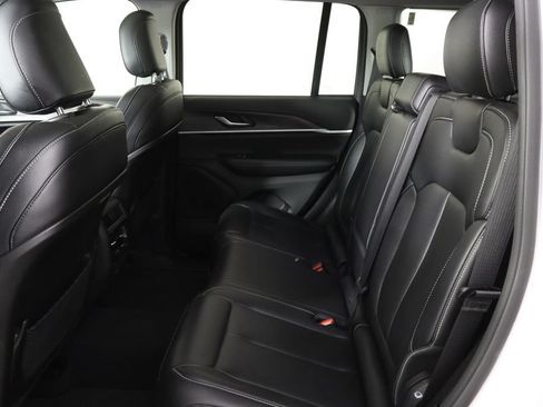 Used 2023 Jeep Grand Cherokee Limited AWD/4WD image 16