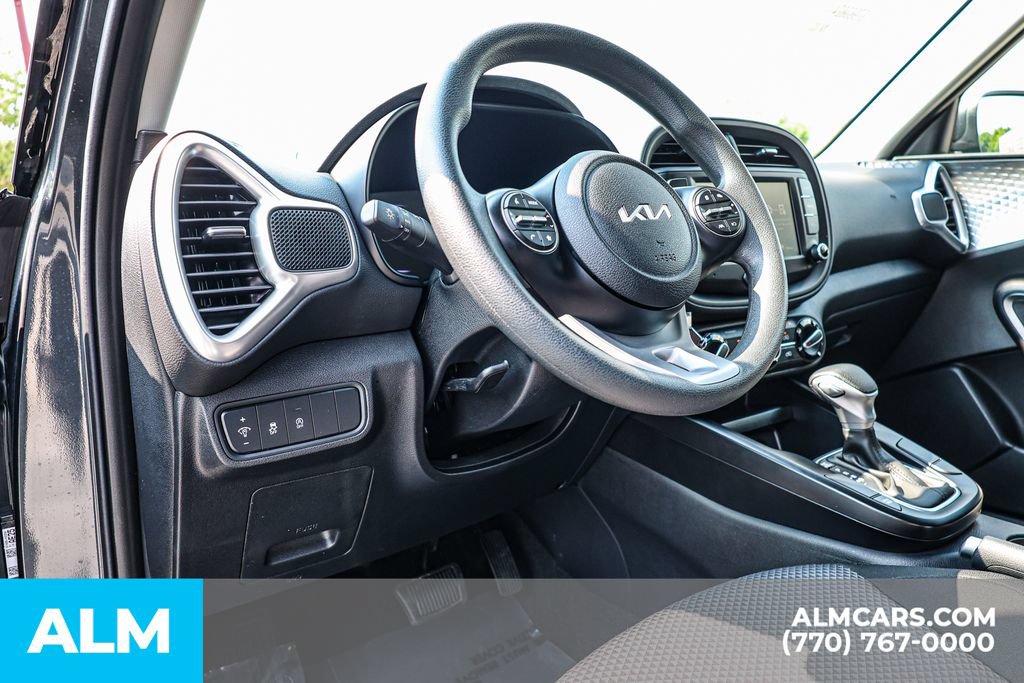 Used 2025 Kia Soul LX w/ LX Technology Package FWD image 26