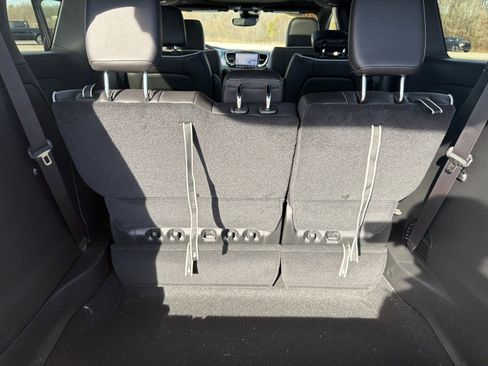 New 2026 Chrysler Pacifica Limited image 15