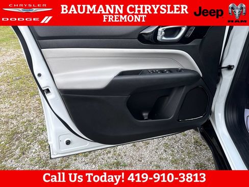 Used 2023 Jeep Compass Limited w/ Elite Group AWD/4WD image 10