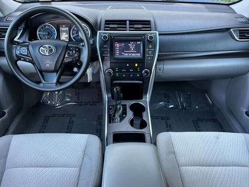 Used 2017 Toyota Camry LE FWD image 3