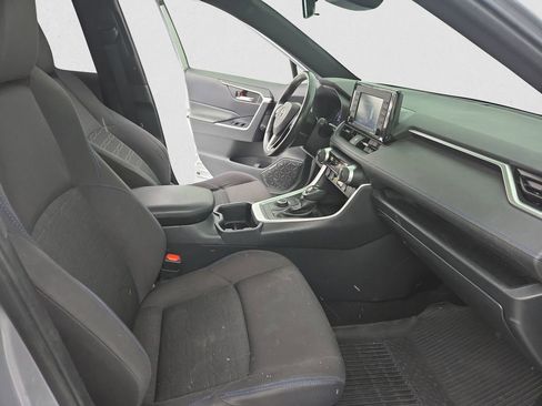Used 2022 Toyota RAV4 SE w/ Convenience Package image 16