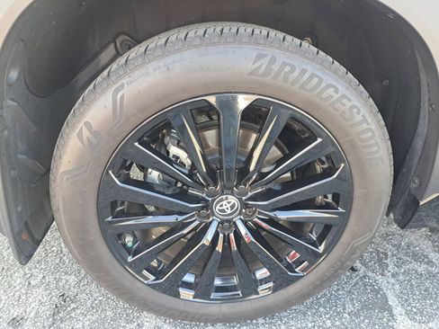 Used 2024 Toyota Highlander XSE FWD image 21