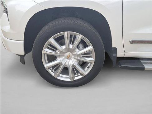 Used 2022 Chevrolet Silverado 1500 High Country w/ High Country Premium Package AWD/4WD image 24
