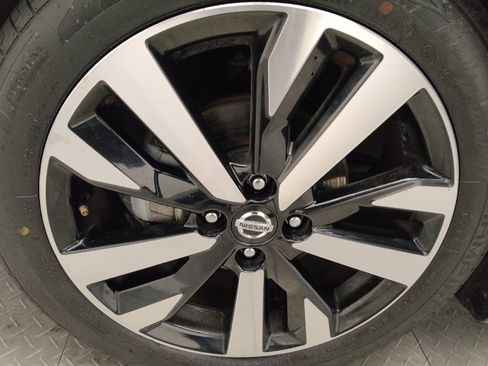 Used 2022 Nissan Versa SR image 31