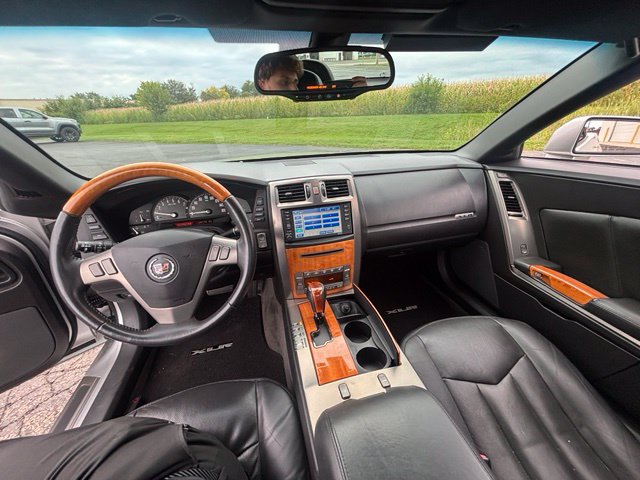 Used 2007 Cadillac XLR RWD image 14