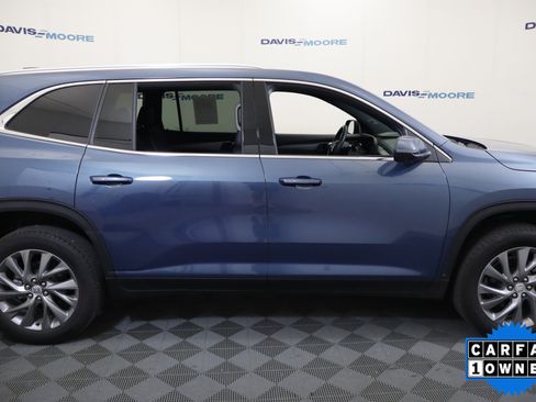 Used 2025 Buick Enclave Preferred FWD image 4