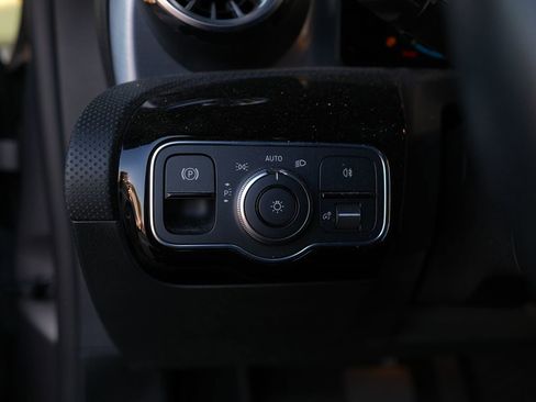 Used 2021 Mercedes-Benz CLA 250 image 13