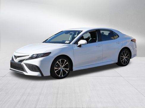 Certified 2023 Toyota Camry SE FWD image 3