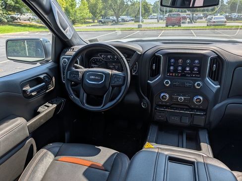 Used 2022 GMC Sierra 1500 AT4 w/ AT4 Premium Package AWD/4WD image 3