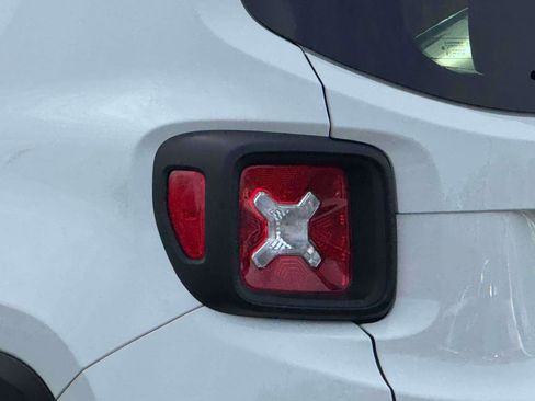 Used 2023 Jeep Renegade Latitude image 8