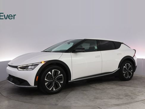 Used 2024 Kia EV6 Light RWD image 18