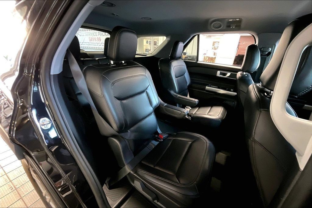 Used 2024 Ford Explorer XLT AWD/4WD image 16