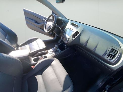 Used 2015 Kia Forte Koup EX w/ EX Premium Package FWD image 2
