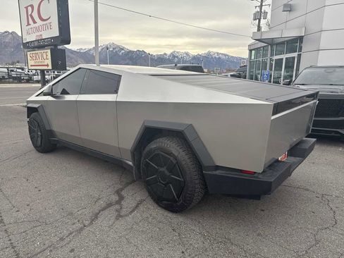 Used 2024 Tesla Cybertruck AWD Crew Cab image 7